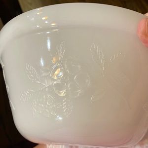 1 1/2 Qt Milk Glass Floral Embossed Mixing Bowl. EUC No Chips or Cracks …